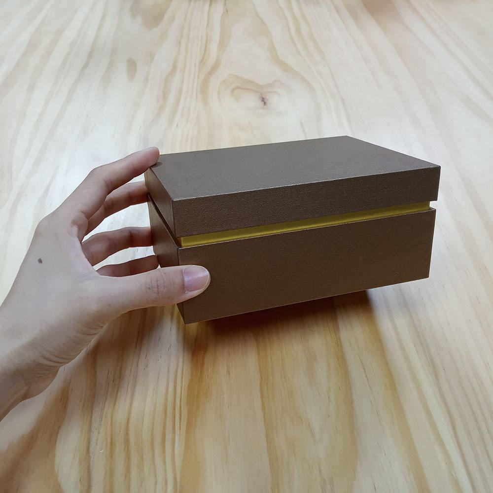Cajas de regalo plegables del cierre magnético de la caja de papel de la ropa de la solapa del imán de lujo de encargo