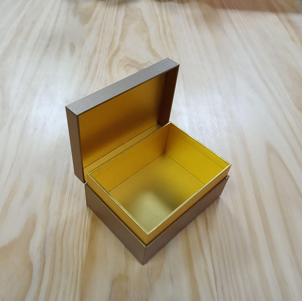 Cajas de regalo plegables del cierre magnético de la caja de papel de la ropa de la solapa del imán de lujo de encargo