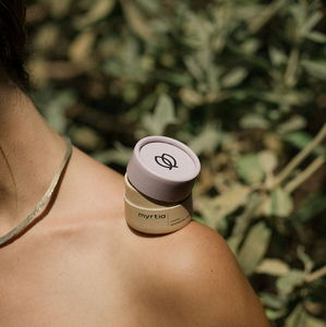 Los envases vacíos biodegradables del desodorante de la cartulina de Kraft empujan hacia arriba los tubos del cartón de 2,00 onzas empujan hacia arriba la caja del tubo del bálsamo labial