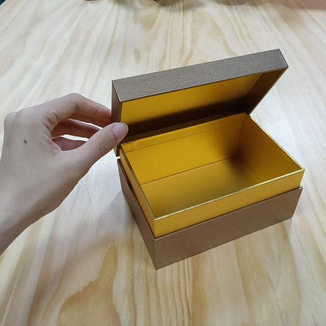 Cajas de regalo plegables del cierre magnético de la caja de papel de la ropa de la solapa del imán de lujo de encargo