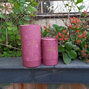 Tubo de caja redonda de cartón de embalaje de tubo de papel de té de vela negra Kraft de cartón cilíndrico 100% reciclado con tamaño personalizado