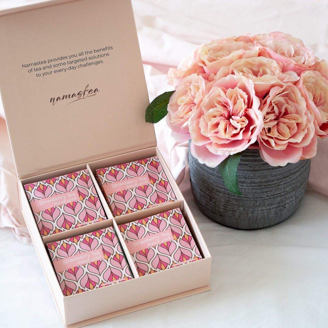 Caja de zapatos plegable magnética abierta con solapa de lujo con impresión de logotipo personalizado, caja de regalo de embalaje con tapa de ropa de cartón rígido