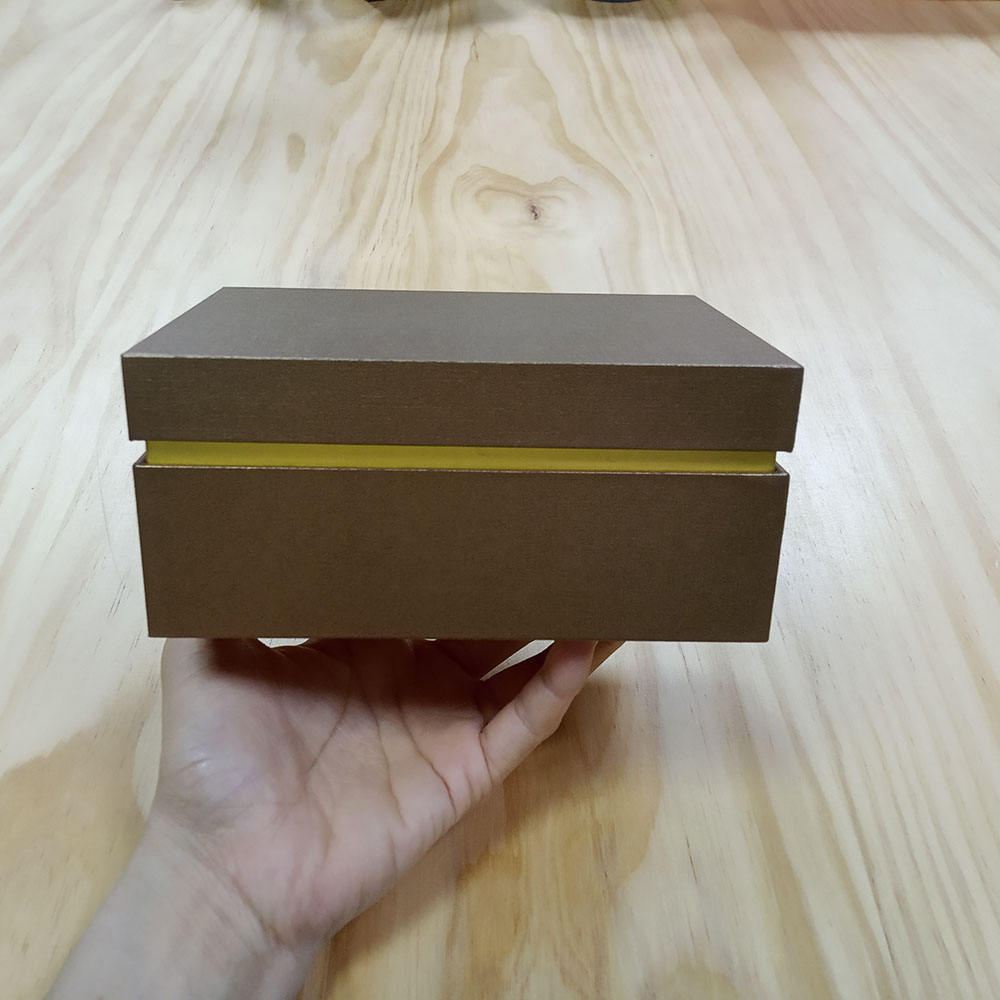 Cajas de regalo plegables del cierre magnético de la caja de papel de la ropa de la solapa del imán de lujo de encargo
