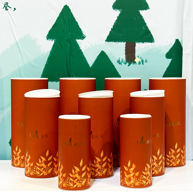 La mano de Hallpack hace el empaquetado redondo del cilindro de papel de la caja del tubo del casquillo plástico de envío biodegradable